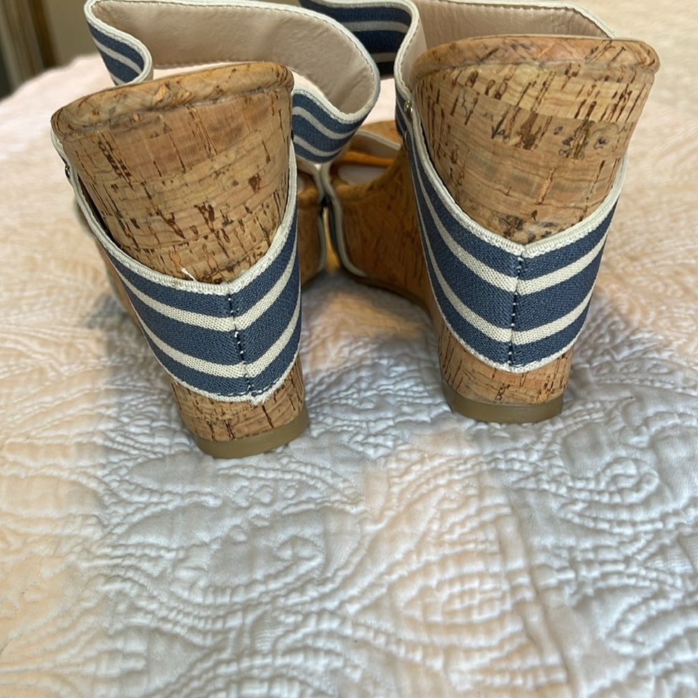 Double strap striped wedge sandal size 8 - Picture 5 of 5